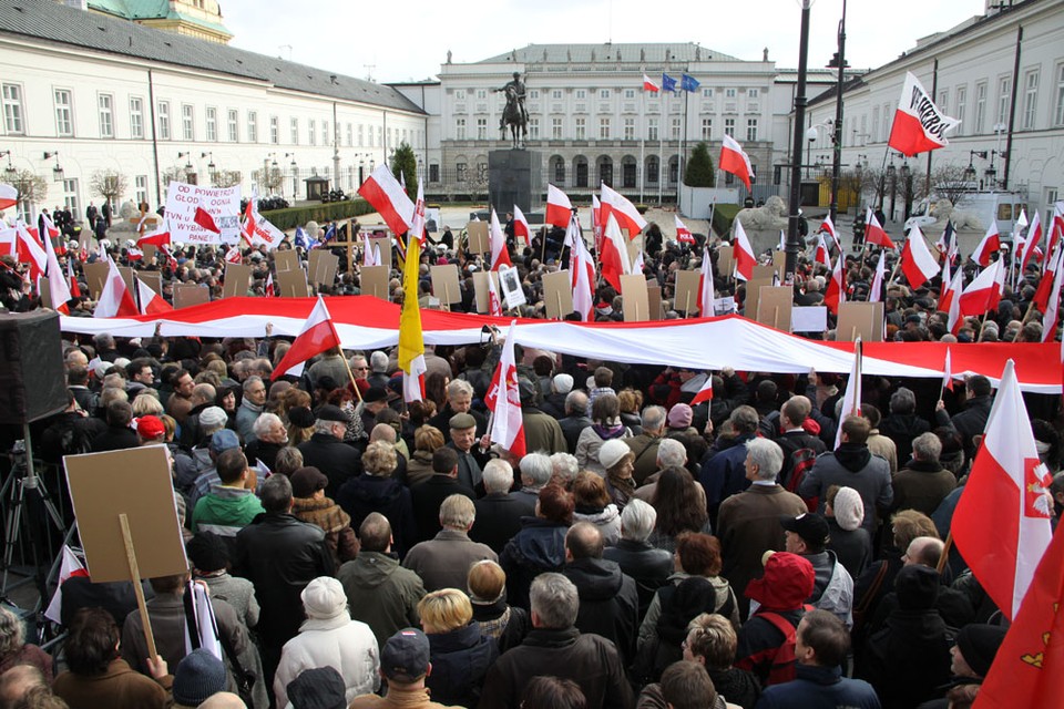 Tłum przed Pałacem Prezydenckim, fot. Iza Procyk-Lewandowska