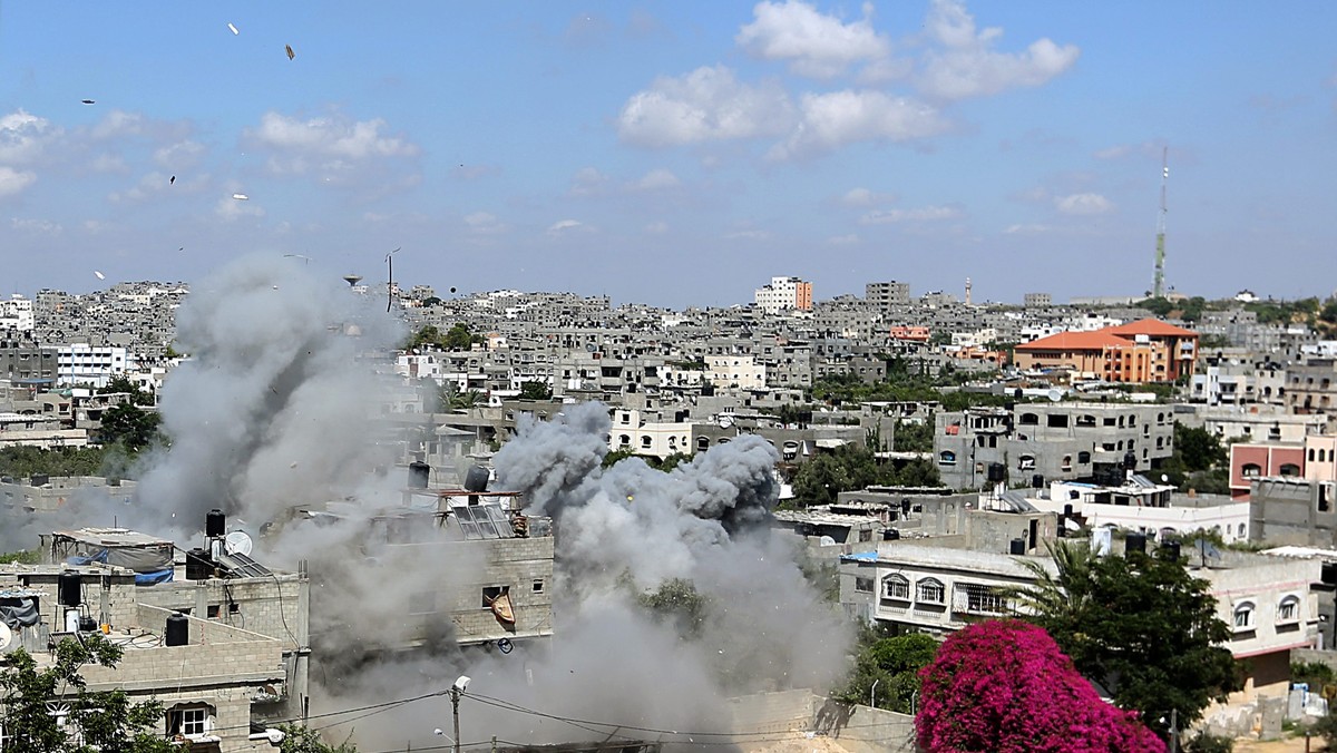 Po raz pierwszy w historii przemocy w stosunkach izraelsko-palestyńskich wojsko izraelskie zestrzeliło dzisiaj palestyńskiego uzbrojonego drona. Tego samego dnia Hamas oskarżył Izrael o stosowanie bomb DIME o ograniczonym zasięgu rażenia.