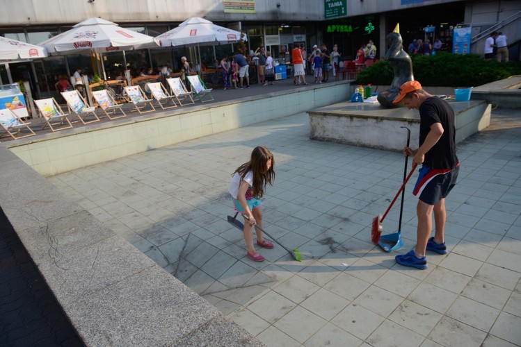 Wielkie sprzątanie Universamu Grochów
