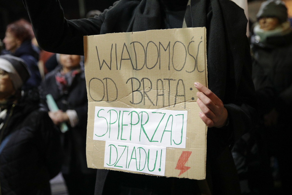 Protest '' Parasolką w Kaczyńskiego '' w Warszawie 