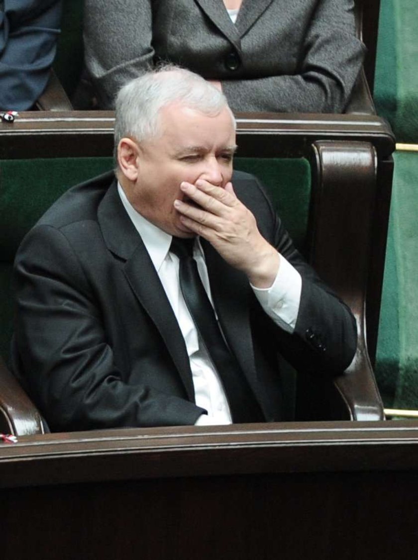 Kaczyński z rozpiętym rozporkiem. Przemawiał, gdy nagle...