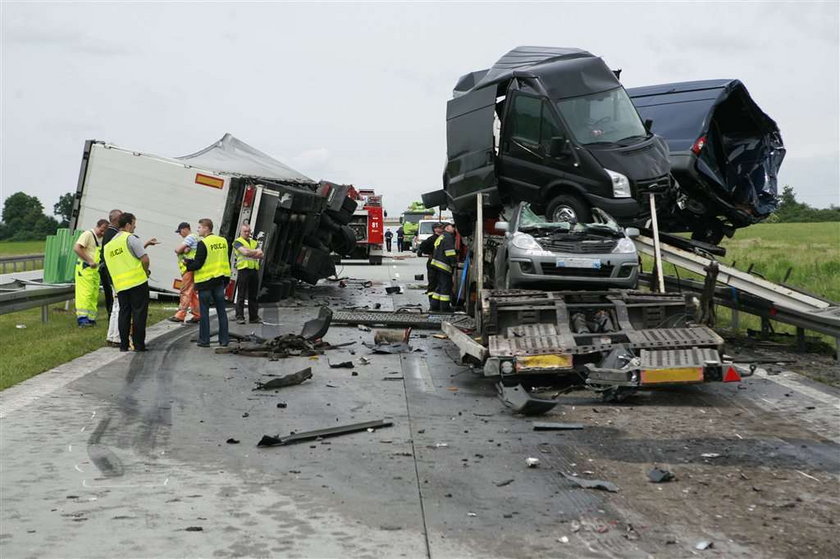 Zablokowana A4, zderzyły się ciężarówki