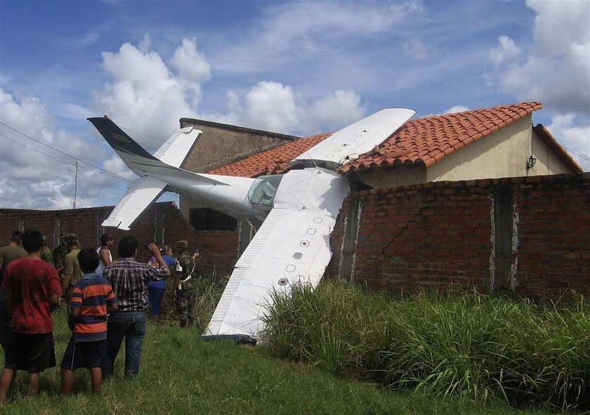 Samolot walnął w dom. FOTO