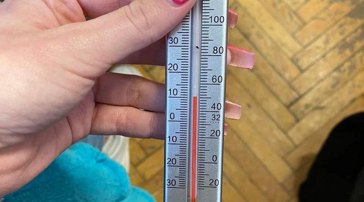 Tíz fokot mutat a hőmérő a józsefvárosi Bencés gimnázium tantermeiben -  Blikk