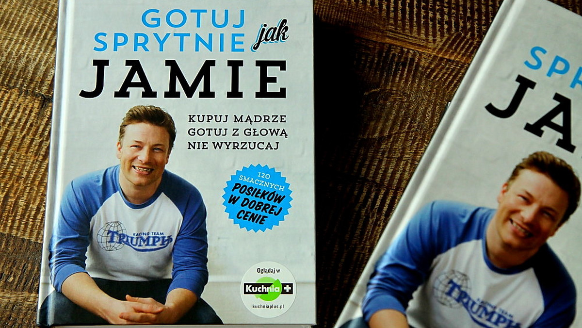 Jamie Oliver w trakcie swej dotychczasowej kariery zdążył już udowodnić, że gotowanie to najmodniejsza czynność pod słońcem, zaraził kulinarną pasją zastępy domowych kucharzy na całym świecie, teraz natomiast zapragnął nauczyć ich... oszczędzania.