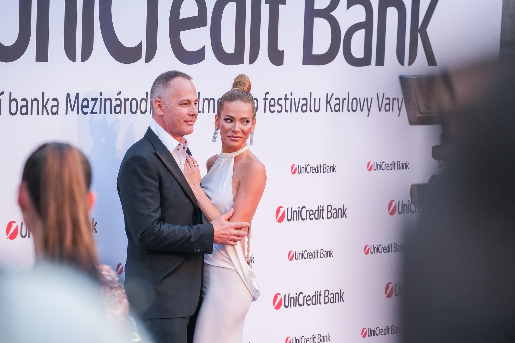 Andrea Verešová sa predviedla v odvážnej róbe. 