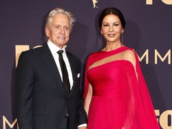 "Bez niego wyglądałaby lepiej". Internauci drwią z Michaela Douglasa i Catherine Zety-Jones. FOTO