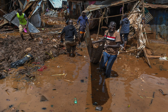POPLAVE NAPRAVILE HAOS ŠIROM SVETA Alarmantno stanje  u Keniji: Broj poginulih povećao se na 210