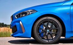 Skarbówka kupuje nowe samochody z najwyższej ligi. 'Kto bogatemu zabroni, lud płaci'