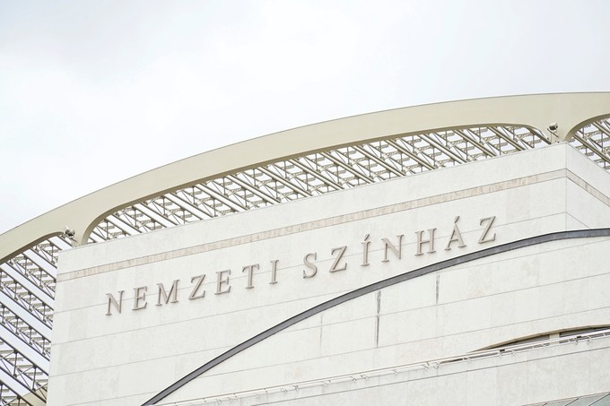 Megszólalt Alföldi Róbert a súlyosan megsérült nemzetis színészek ügyében