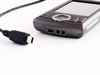 Zasilanie komórek przez micro-USB