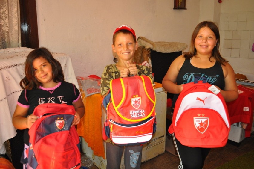 Osmeh na licima Anđele, Mihajla i Nikoline