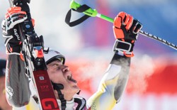 Alpejski PŚ: Niedoszły piłkarz nie chce schodzić z podium