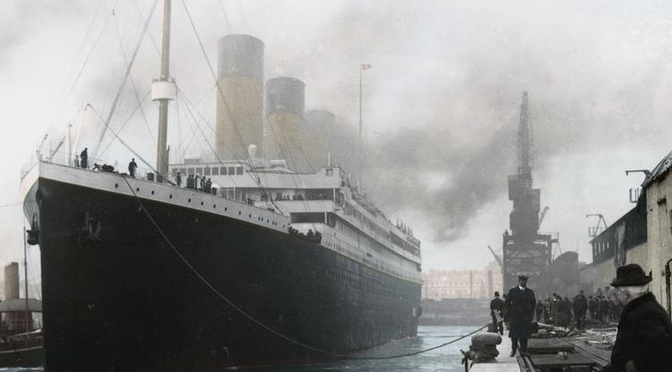 Újraszínezett fotó a Titanicról