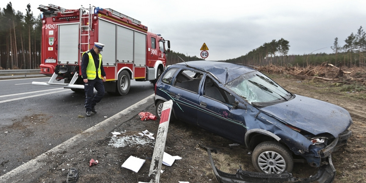 Opel dachował pod Zieloną Górą