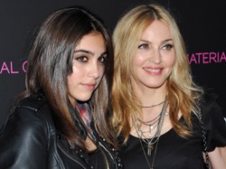 Madonna śpiewa z córką