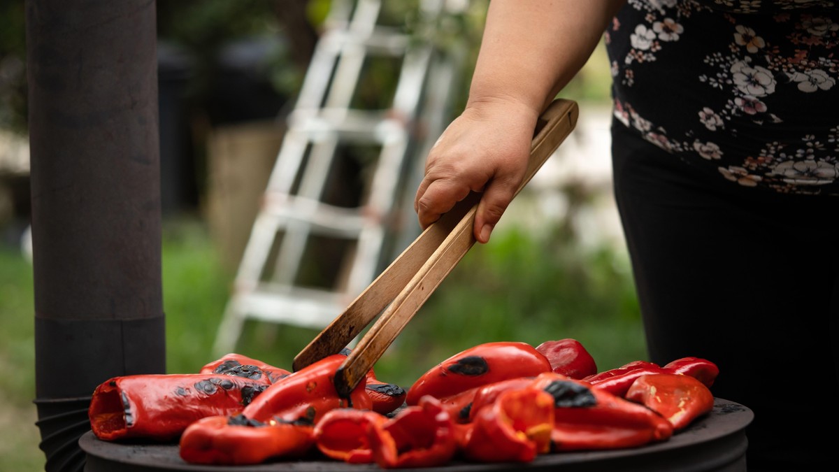 Ovako Hercegovke pripremaju paprike za ajvar