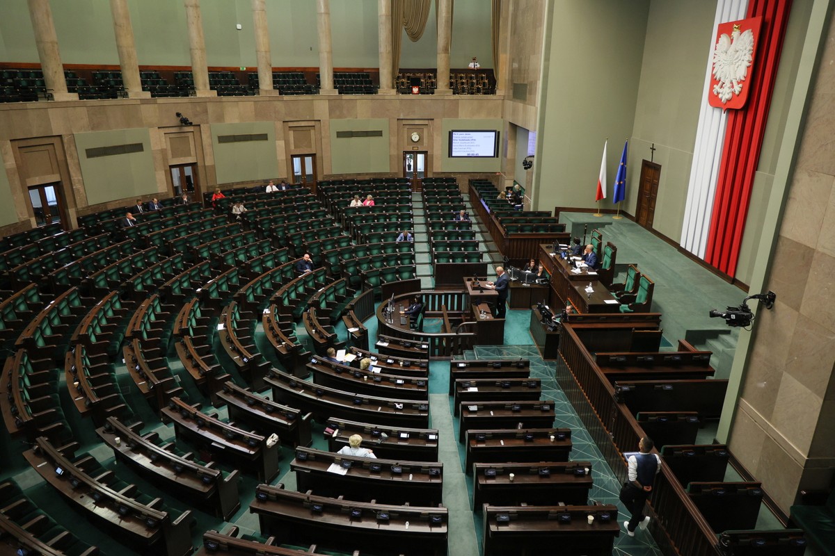 Posłowie podczas posiedzenia Sejmu