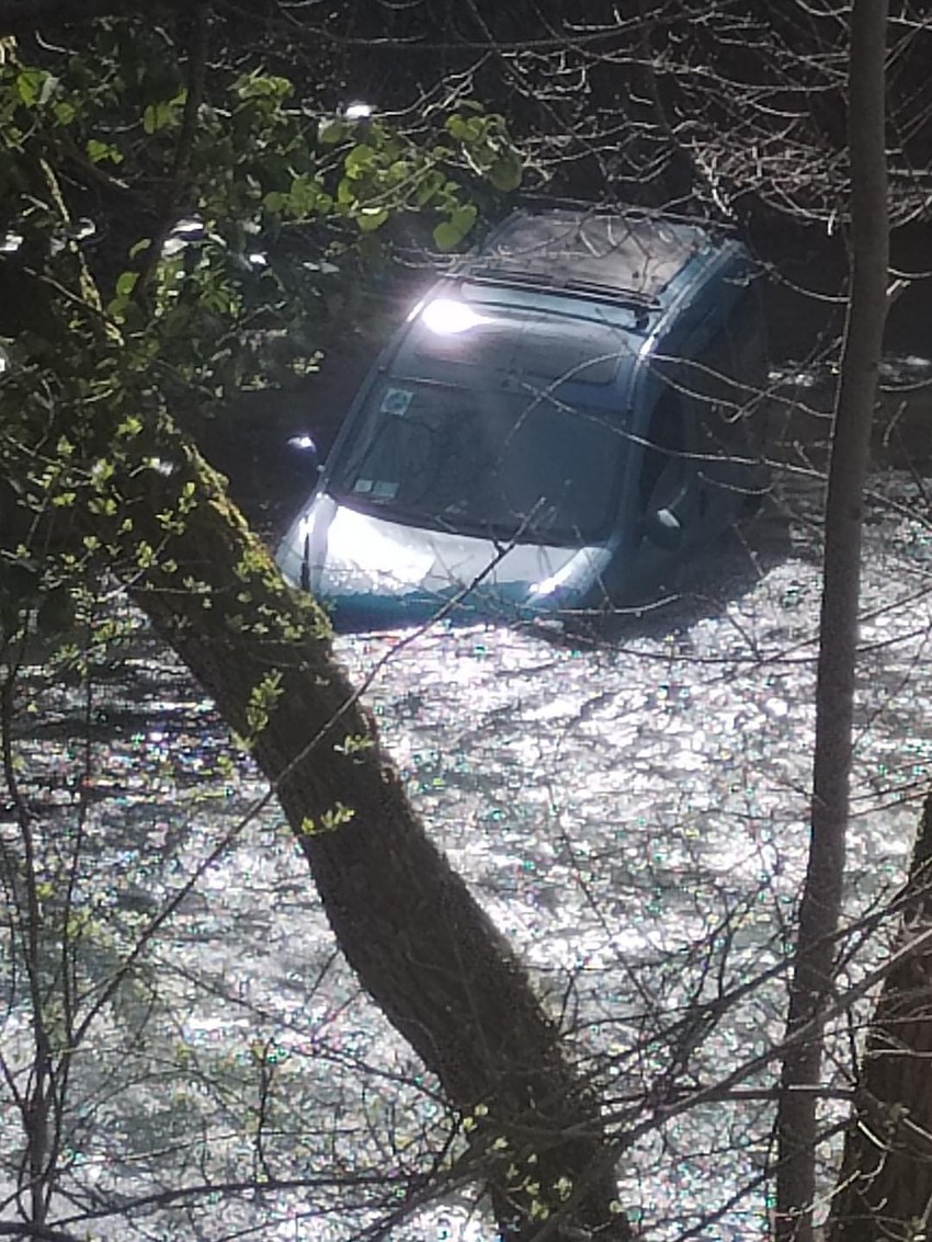 Automobil je sleteo u reku