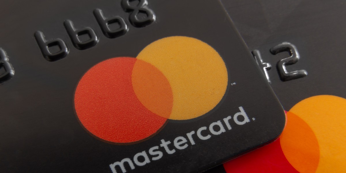 Mastercard wprowadzi do oferty dla wydawców kart nową usługę, przygotowaną we współpracy z należącą do organizacji spółką Ethoca. Chce wprowadzenia nowego standardu branżowego.