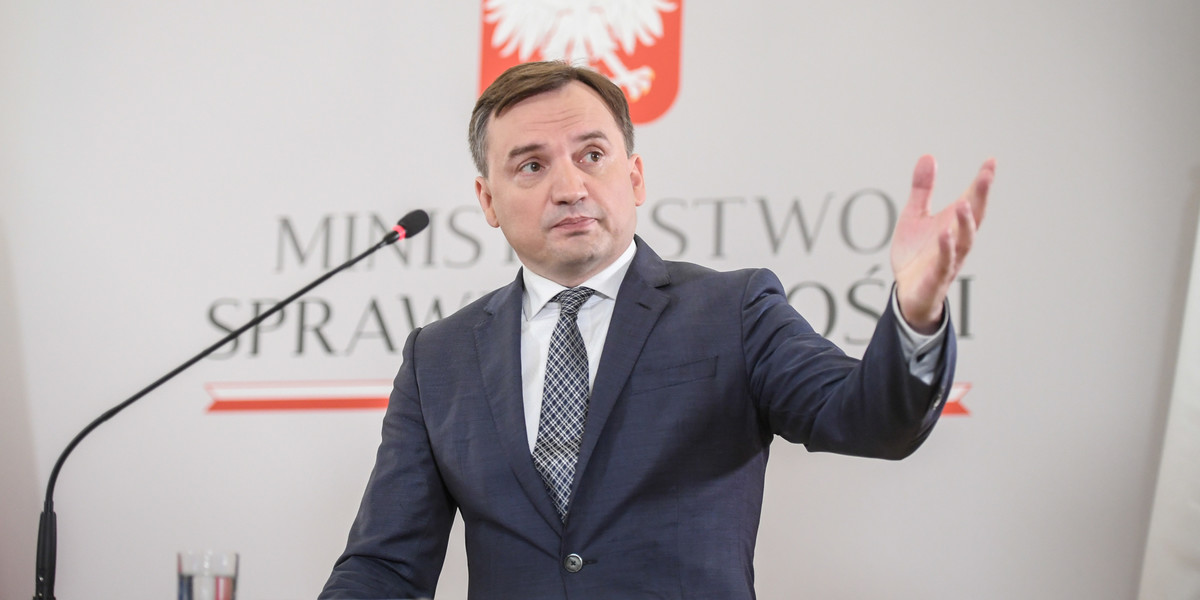 Zbigniew Ziobro nie odpuszcza branży pożyczkowej - pisze "Puls Biznesu".