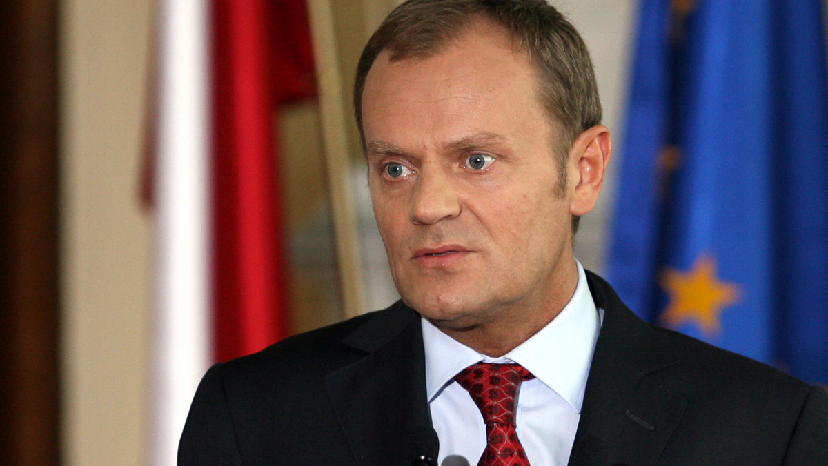 Premier Donald Tusk poprosił prezydenta Lecha Kaczyńskiego o spotkanie w sprawie Gruzji przed zapowiedzianym na 1 września szczytem Unii Europejskiej- powiedział w TVN24 Sławomir Nowak.