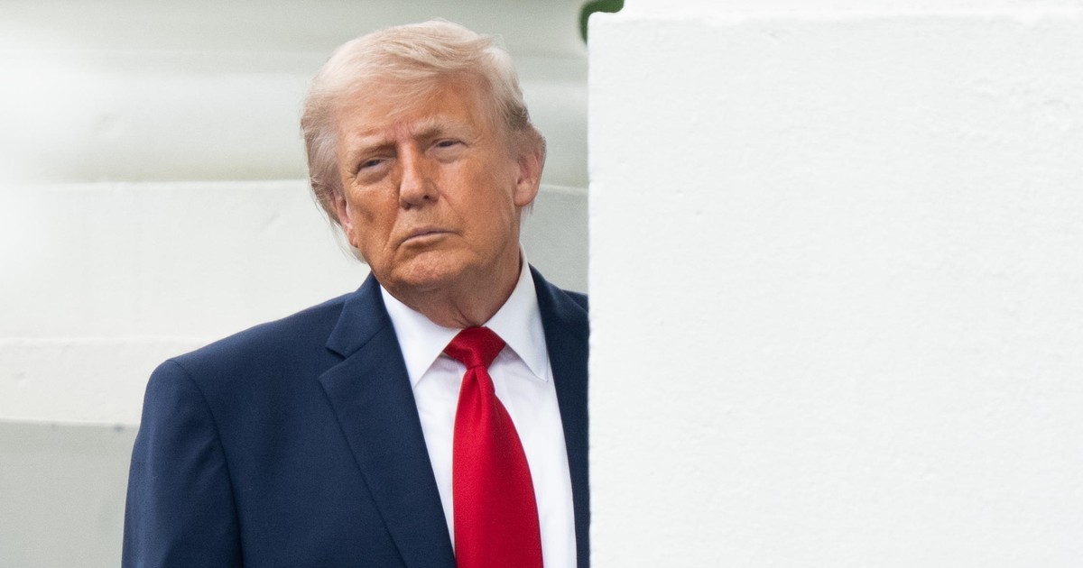 Donald Trump zapada w drzemki, gubi wątek. I ukrywa objawy choroby