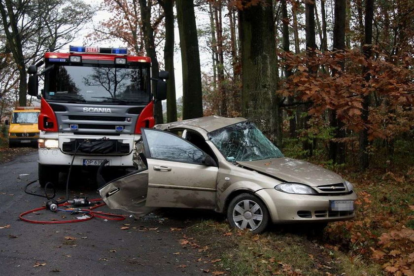 Zdjęcia. Tragiczny wypadek chevroleta