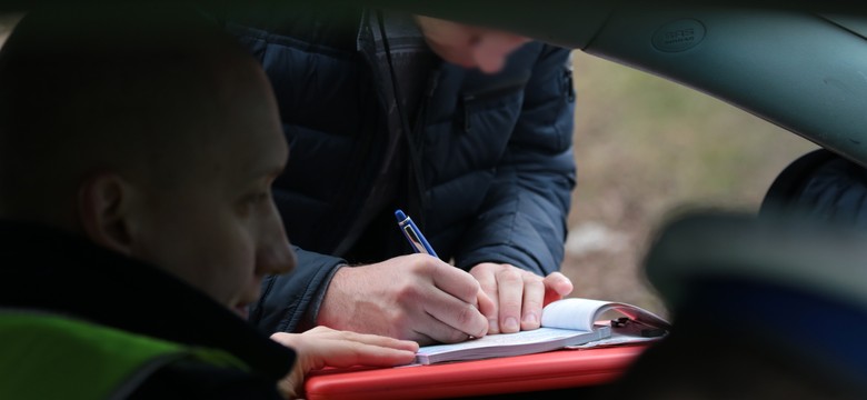 Zakurzone przepisy, które łamiesz codziennie, jadąc samochodem
