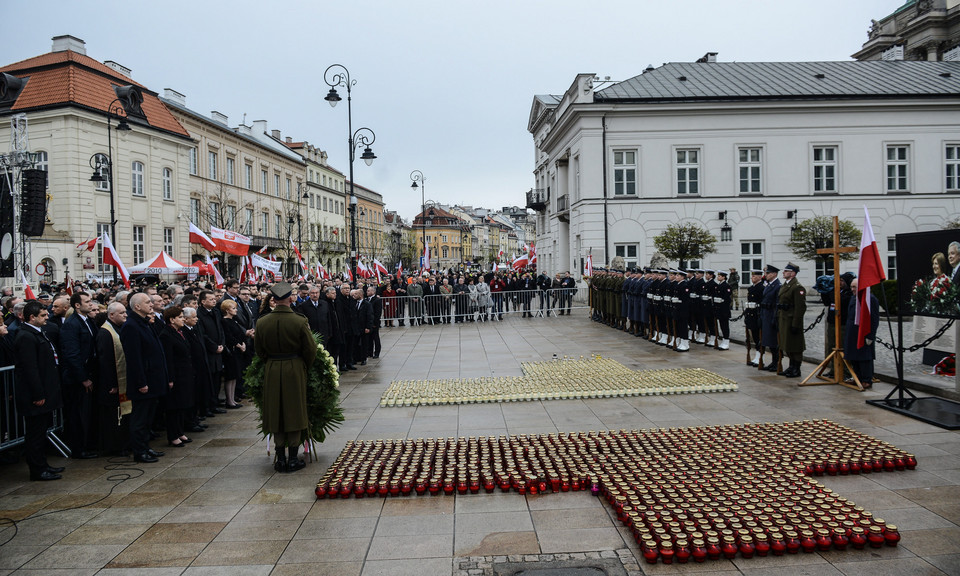  Apel Pamięci przed Pałacem Prezydenckim na Krakowskim Przedmieściu