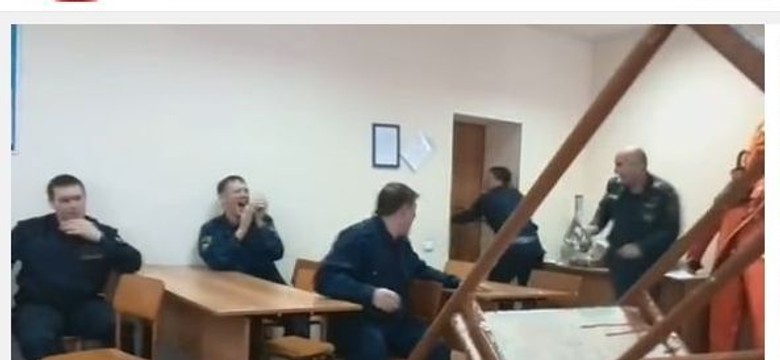 Strażacy lubią dowcipy. Zobacz, jak wkręcili swojego kolegę [WIDEO]