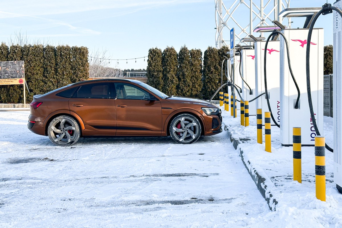 Ładowanie auta elektrycznego