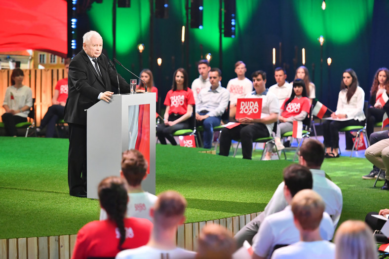 Jarosław Kaczyński przemawia podczas Konwencji Forum Młodych PiS w siedzibie Targów Lubelskich