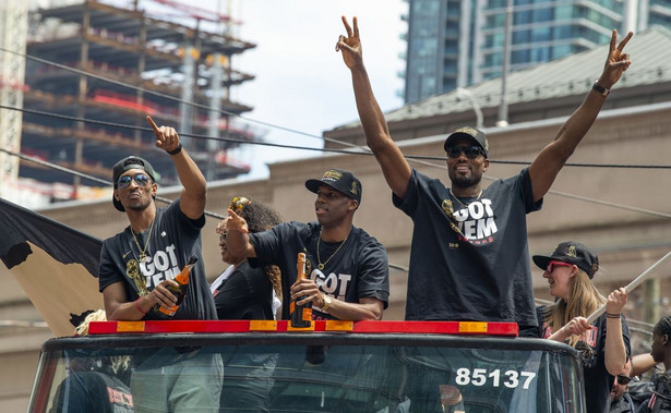 Liga NBA: Ponad milion osób fetowało w Toronto mistrzostwo Raptors. Doszło do incydentu, padły strzały