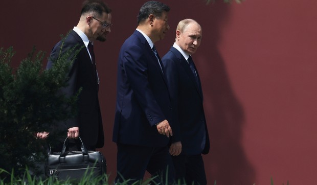 Oko Putina ljudi sa neprobojnim aktovkama