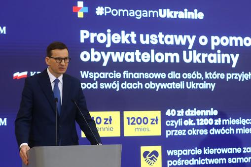 Premier Mateusz Morawiecki podczas konferencji ws. wsparcia dla ukraińskich uchodźców