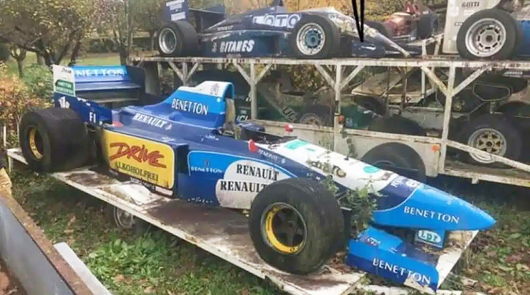 Egy autótemetőben tűnt fel Michael Schumacher versenyautója / Kép: u / Pooftek