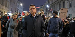 Szymon Hołownia nie planował uczestniczyć w marszu ku pamięci Izy z Pszczyny. Ale zmienił zdanie. Tak to tłumaczy