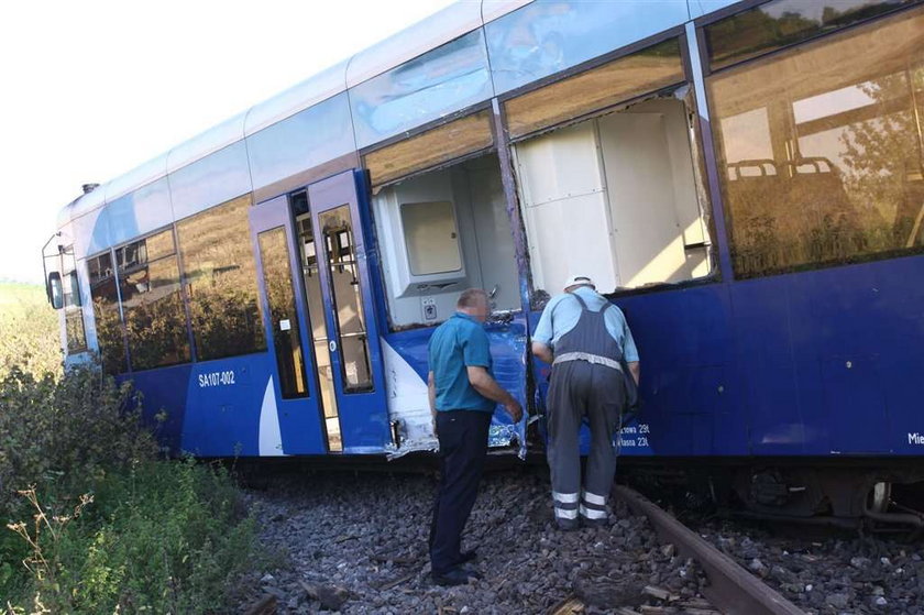 TIR zderzył się szynobusem