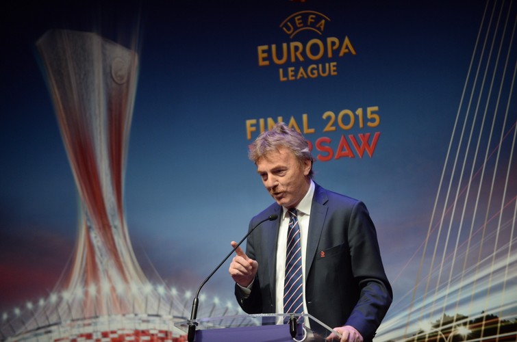 Trofeum Ligi Europy w rękach prezydent Warszawy Hanny Gronkiewicz-Waltz