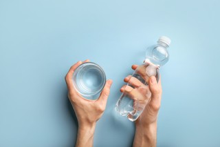 Co z podatkiem VAT na wodę butelkowaną?