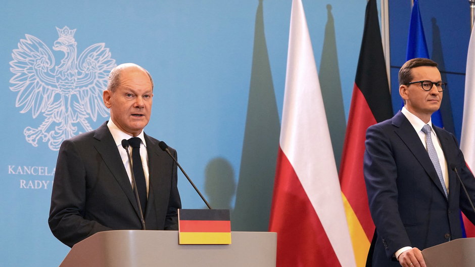 Kanclerz Niemiec Olaf Scholz i premier Polski Mateusz Morawiecki, 12 grudnia 2021 r.