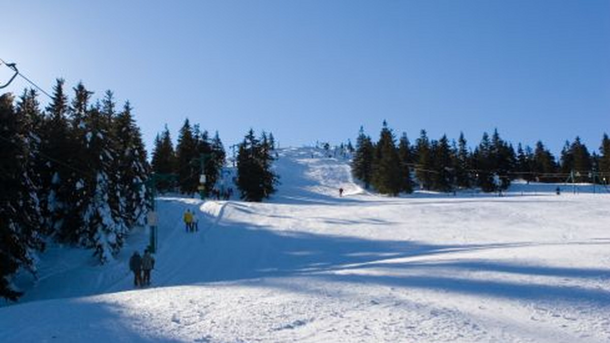 Gliwicka Agencja Turystyczna (GAT) wystawiła w czwartek na sprzedaż Ośrodek Narciarsko Wypoczynkowy "Pilsko" w Korbielowie (Śląskie). To jeden z największych kompleksów narciarskich w Polsce - obecnie wymaga znacznych inwestycji.