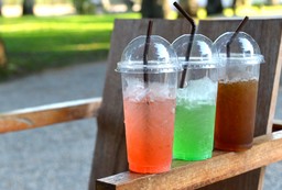 W jaki sposób pracodawca musi zapewnić napoje? Poradnia bhp