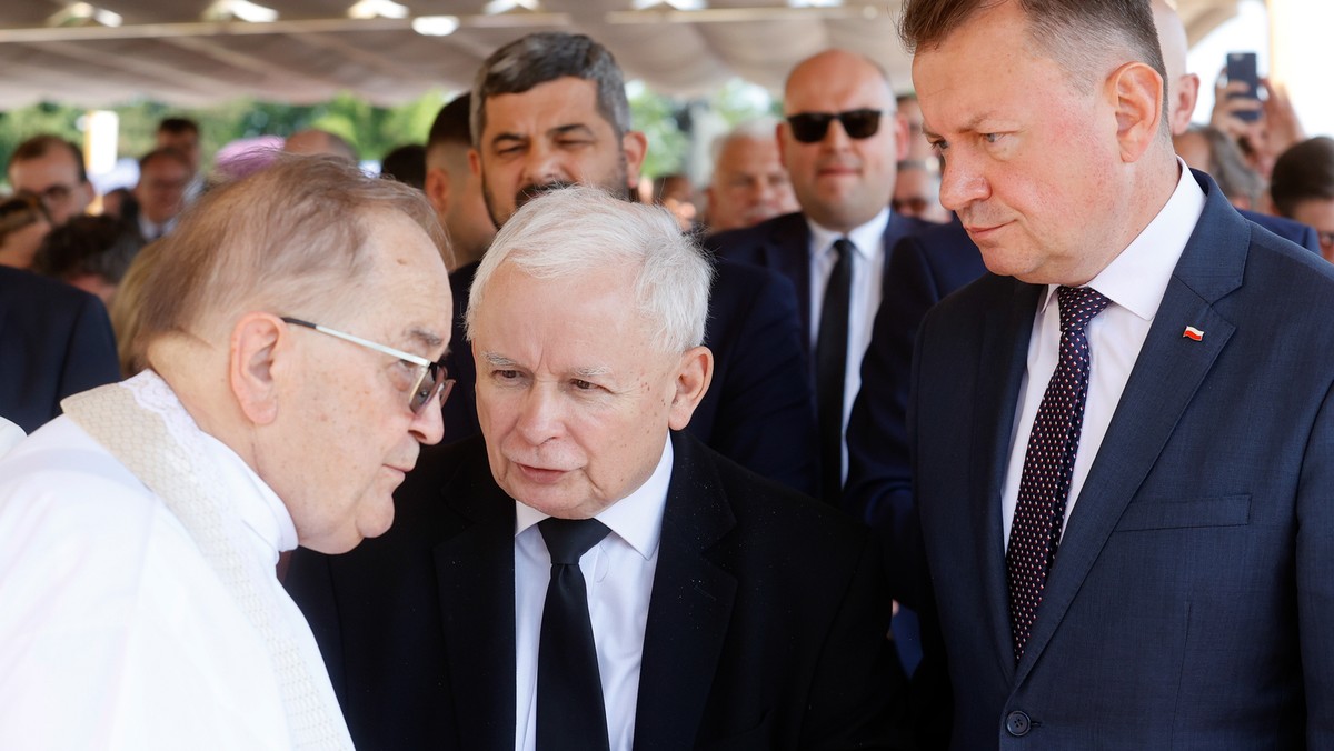 "Stan Wyjątkowy". Kaczyński składa hołd Rydzykowi. Możliwe transfery opozycji