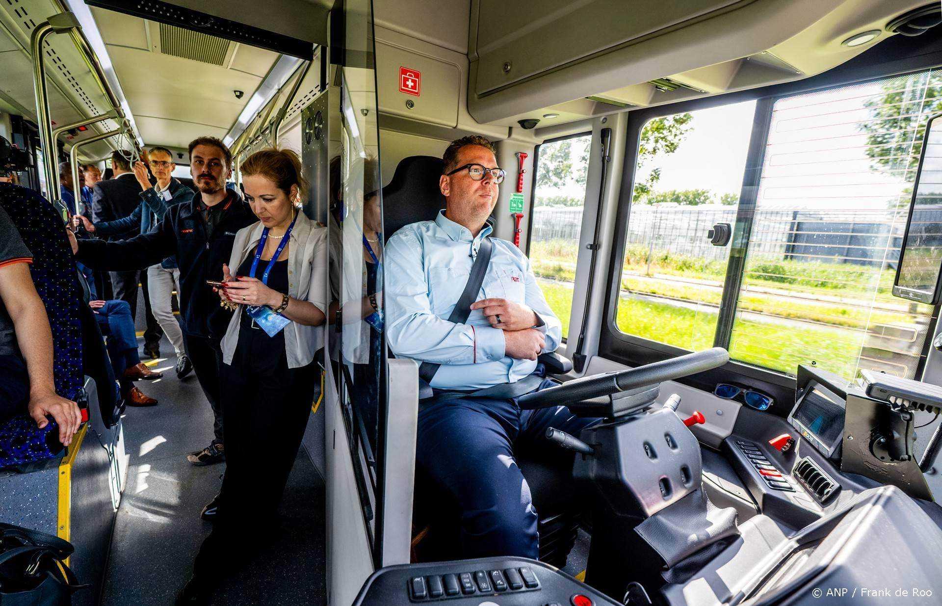 Автобус Eerste zelfrijdende ooit rijdt vanaf 1 августа в Роттердаме