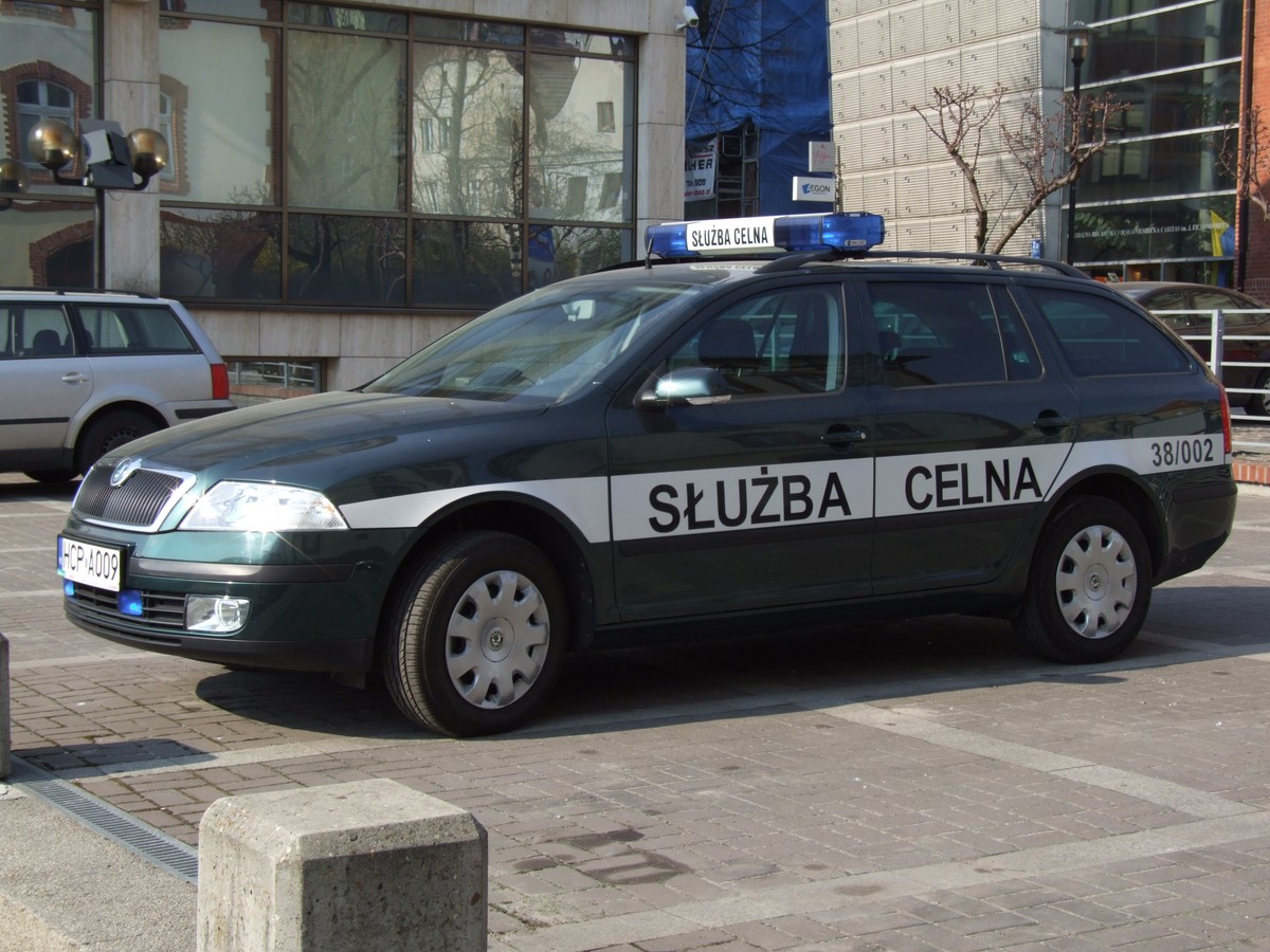 Celnicy walczą w sądach o świadectwa służby