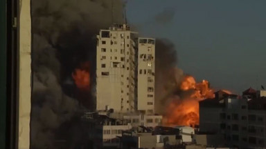 Izraelskie wojsko zbombardowało kolejny wieżowiec w Strefie Gazy. Zamieszki na ulicach miast
