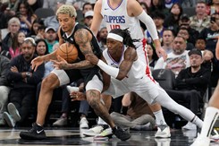 19 punktów, 7 asyst i 5 zbiórek Sochana. Wembanyama zaliczył double-double