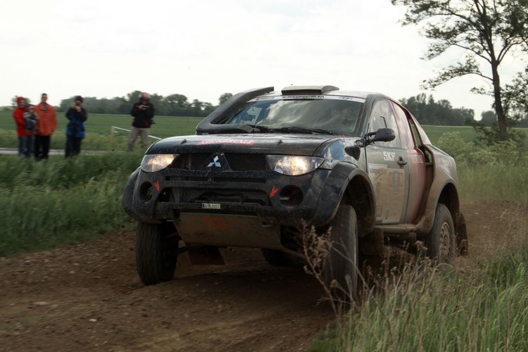 Adam Małysz wystartował Mitsubishi L200